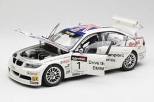 BMW E90 320si #1 A. Priaulx WTCC Champion 2006 Kyosho 1:18 80430429067 Diecast - image 2 of 8
