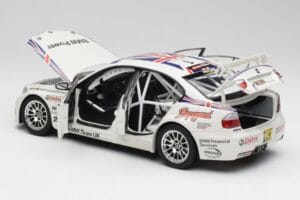 BMW E90 320si #1 A. Priaulx WTCC Champion 2006 Kyosho 1:18 80430429067 Diecast - image 5 of 8