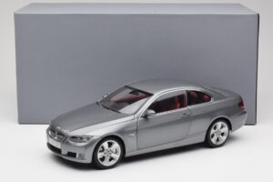 BMW 330i E92 Coupe Grey Metallic Kyosho 1:18 80430407220 Diecast - image 8 of 8