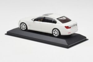 BMW 750Li F02 White Minichamps 1:43 80420445201 Diecast - image 3 of 5