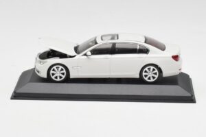 BMW 750Li F02 White Minichamps 1:43 80420445201 Diecast - image 4 of 5