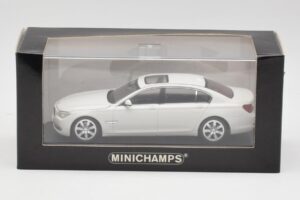 BMW 750Li F02 White Minichamps 1:43 80420445201 Diecast - image 5 of 5