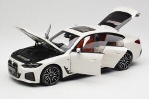 BMW i4 M50 G26 Alpine White Minichamps 1:18 110023011 Diecast - image 2 of 8