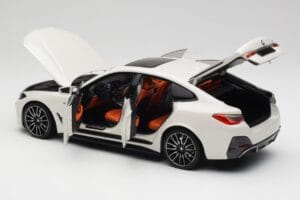 BMW i4 M50 G26 Alpine White Minichamps 1:18 110023011 Diecast - image 5 of 8