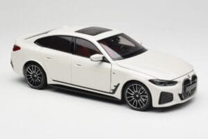 BMW i4 M50 G26 Alpine White Minichamps 1:18 110023011 Diecast - image 6 of 8