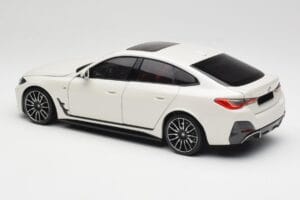 BMW i4 M50 G26 Alpine White Minichamps 1:18 110023011 Diecast - image 7 of 8