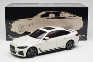 BMW i4 M50 G26 Alpine White Minichamps 1:18 110023011 Diecast - image 8 of 8