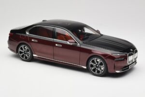 BMW i7 G70 Black & Red Metallic Minichamps 1:18 110023201 Diecast - image 6 of 8