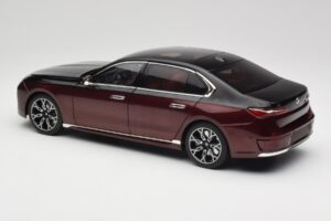 BMW i7 G70 Black & Red Metallic Minichamps 1:18 110023201 Diecast - image 7 of 8