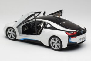 BMW i8 Crystal White Paragon 1:18 80432336841 Diecast - image 5 of 8