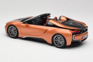 BMW i8 Roadster E-Copper Minichamps 1:18 80432454784 Diecast - image 5 of 6