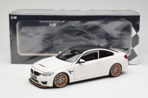 BMW M4 F82 GTS Alpine White Minichamps 1:18 110025221 Diecast - image 8 of 8