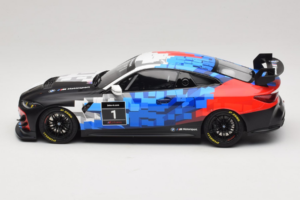 BMW M4 GT4 #1 Presentation 2024 Otto 1:18 OT1125 Resin - image 3 of 6