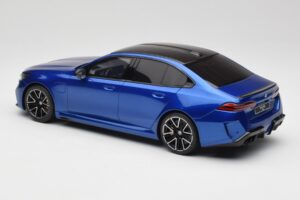 BMW M5 G90 Marina Bay Blue Metallic GT Spirit 1:18 GT507 Resin - image 5 of 6