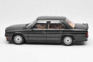 BMW M535i E28 Diamond Black AUTOart 1:18 75162 Diecast - image 4 of 8