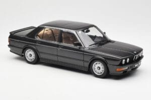 BMW M535i E28 Diamond Black AUTOart 1:18 75162 Diecast - image 6 of 8