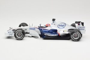 BMW Sauber F1.07 #10 R. Kubica Launch Version 2007 Minichamps 1:18 80430426995 Diecast - image 3 of 7