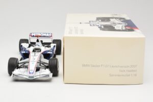 BMW Sauber F1.07 #9 N. Heidfeld Launch Version 2007 Minichamps 1:18 80430426994 Diecast - image 6 of 7