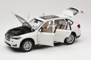 BMW X5 E70 Alpine White Paragon 1:18 PA-97073 Diecast - image 2 of 8