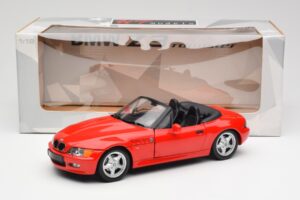 BMW Z3 E36/7 Cabriolet Red UT Models 1:18 180024330 Diecast - image 8 of 8