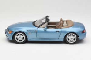 BMW Z3 E36/7 James Bond Goldeneye Blue Metallic UT Models 1:18 180024336 Diecast - image 4 of 8