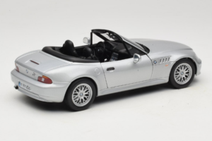 BMW Z3 Roadster 1.8 Silver Dealer Edition UT Models 1:18 80439411712 Diecast - image 3 of 8