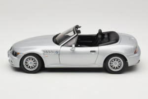 BMW Z3 Roadster 1.8 Silver Dealer Edition UT Models 1:18 80439411712 Diecast - image 4 of 8