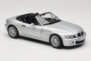BMW Z3 Roadster 1.8 Silver Dealer Edition UT Models 1:18 80439411712 Diecast - image 6 of 8