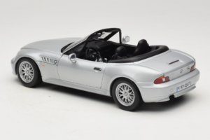 BMW Z3 Roadster 1.8 Silver Dealer Edition UT Models 1:18 80439411712 Diecast - image 7 of 8