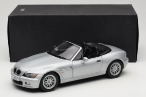 BMW Z3 Roadster 1.8 Silver Dealer Edition UT Models 1:18 80439411712 Diecast - image 8 of 8