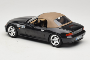 BMW Z3 Roadster Green Dealer Edition UT Models 1:18 80439411711 Diecast - image 7 of 8