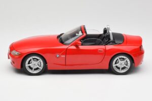 BMW Z4 E85 Roadster Red Bburago 1:18 34046 Diecast - image 4 of 8