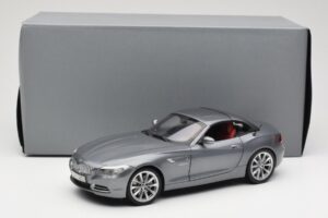 BMW Z4 E89 sDrive 35i Space Grey Metallic Kyosho 1:18 80432147085 Diecast - image 8 of 8