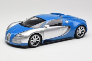 Bugatti Veyron Edition Centenaire Chrome Blue Minichamps 1:18 100110850-O Diecast