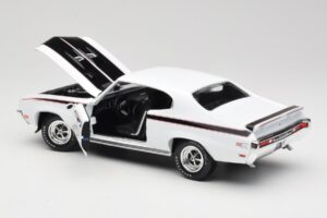 Buick GSX White American Muscle 1:18 AMM1322/06 Diecast - image 5 of 8