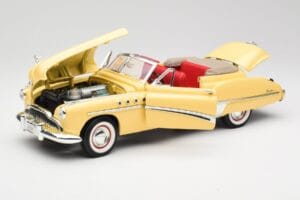 Buick Roadmaster Chrome Yellow Motormax 1:18 23124646-M17 Diecast - image 2 of 8