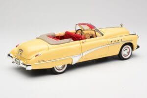 Buick Roadmaster Chrome Yellow Motormax 1:18 23124646-M17 Diecast - image 3 of 8