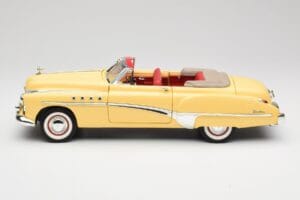 Buick Roadmaster Chrome Yellow Motormax 1:18 23124646-M17 Diecast - image 4 of 8