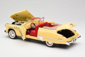 Buick Roadmaster Chrome Yellow Motormax 1:18 23124646-M17 Diecast - image 5 of 8