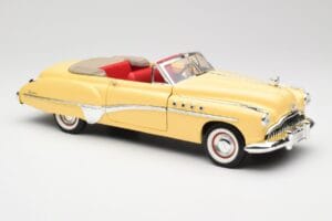 Buick Roadmaster Chrome Yellow Motormax 1:18 23124646-M17 Diecast - image 6 of 8