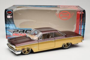 Chevrolet Bel Air Gold & Brown Maisto 1:18 31064 Diecast - image 8 of 8