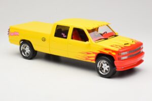 Chevrolet C2500 Silverado Pussy Wagon From Kill Bill Yellow GreenLight 1:18 19015 Diecast - image 4 of 6