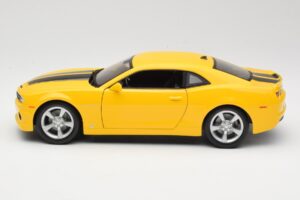 Chevrolet Camaro SS RS Yellow Maisto 1:18 31173 Diecast - image 4 of 8