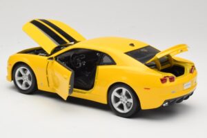 Chevrolet Camaro SS RS Yellow Maisto 1:18 31173 Diecast - image 5 of 8