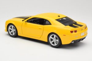 Chevrolet Camaro SS RS Yellow Maisto 1:18 31173 Diecast - image 7 of 8