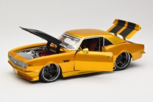 Chevrolet Camaro Z/28 Gold Maisto 1:18 31066 Diecast - image 2 of 8