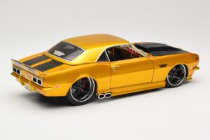 Chevrolet Camaro Z/28 Gold Maisto 1:18 31066 Diecast - image 3 of 8