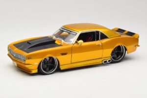 Chevrolet Camaro Z/28 Gold Maisto 1:18 31066 Diecast
