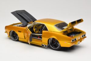 Chevrolet Camaro Z/28 Gold Maisto 1:18 31066 Diecast - image 5 of 8