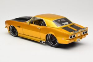 Chevrolet Camaro Z/28 Gold Maisto 1:18 31066 Diecast - image 7 of 8